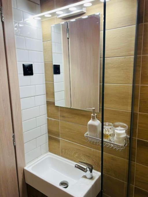 Luxury No4 Apartment In Ladadika Tesalonika Bagian luar foto